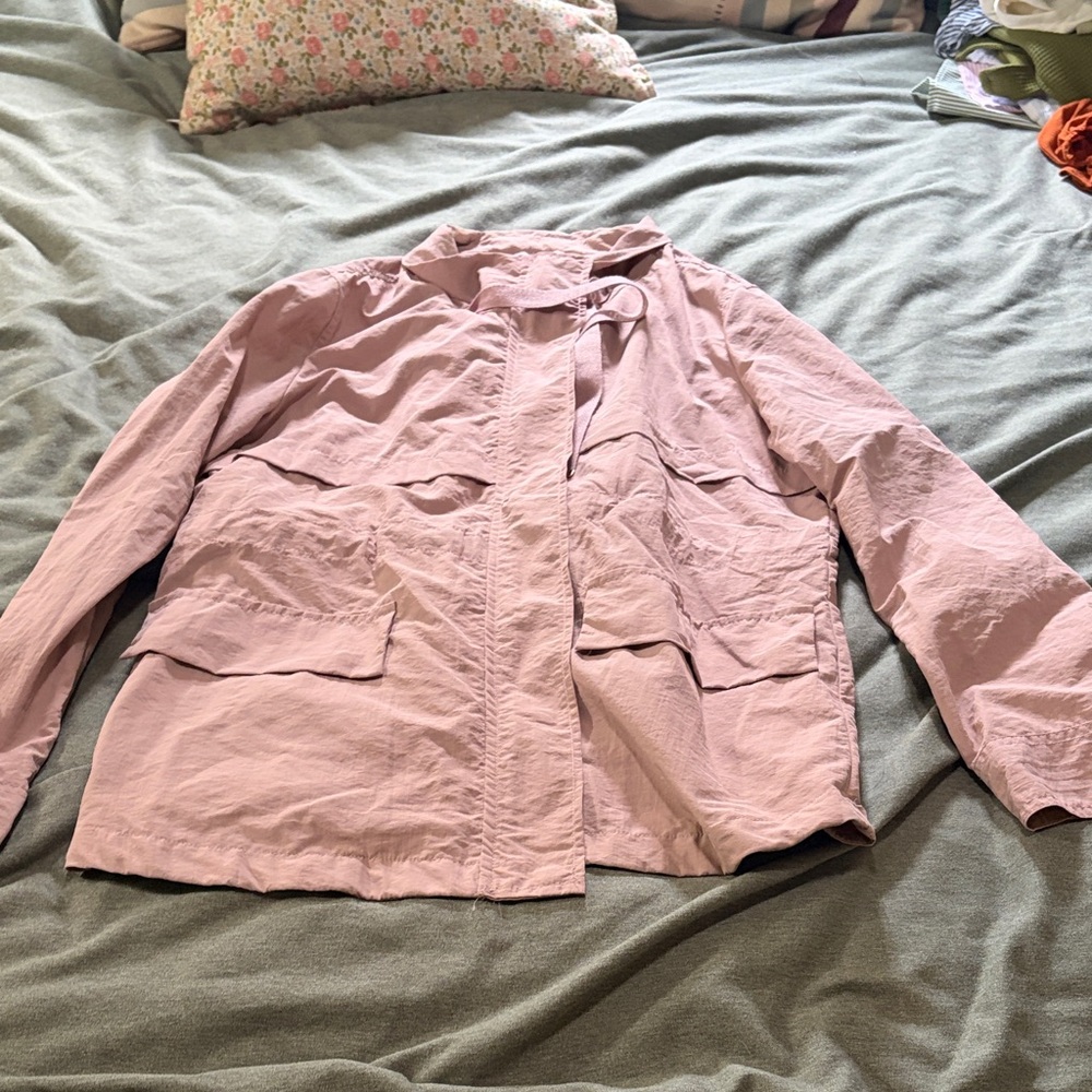 Blush jacket lightweight 
100% nylon 
Size M